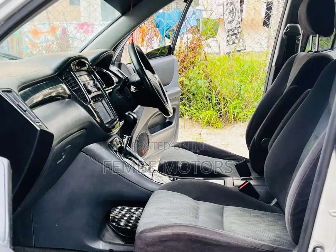 Toyota Kluger 2005 Silver