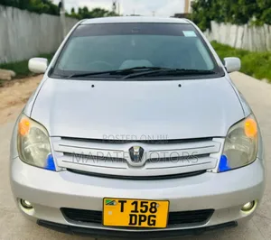 Toyota IST 2005 Silver