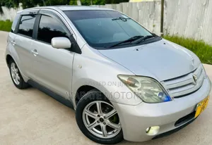 Toyota IST 2005 Silver