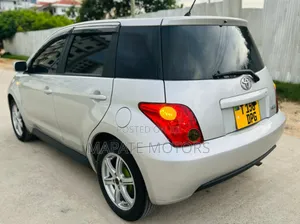 Toyota IST 2005 Silver