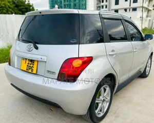 Toyota IST 2005 Silver