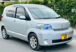 Toyota Porte 1.3 FWD 2006 Silver