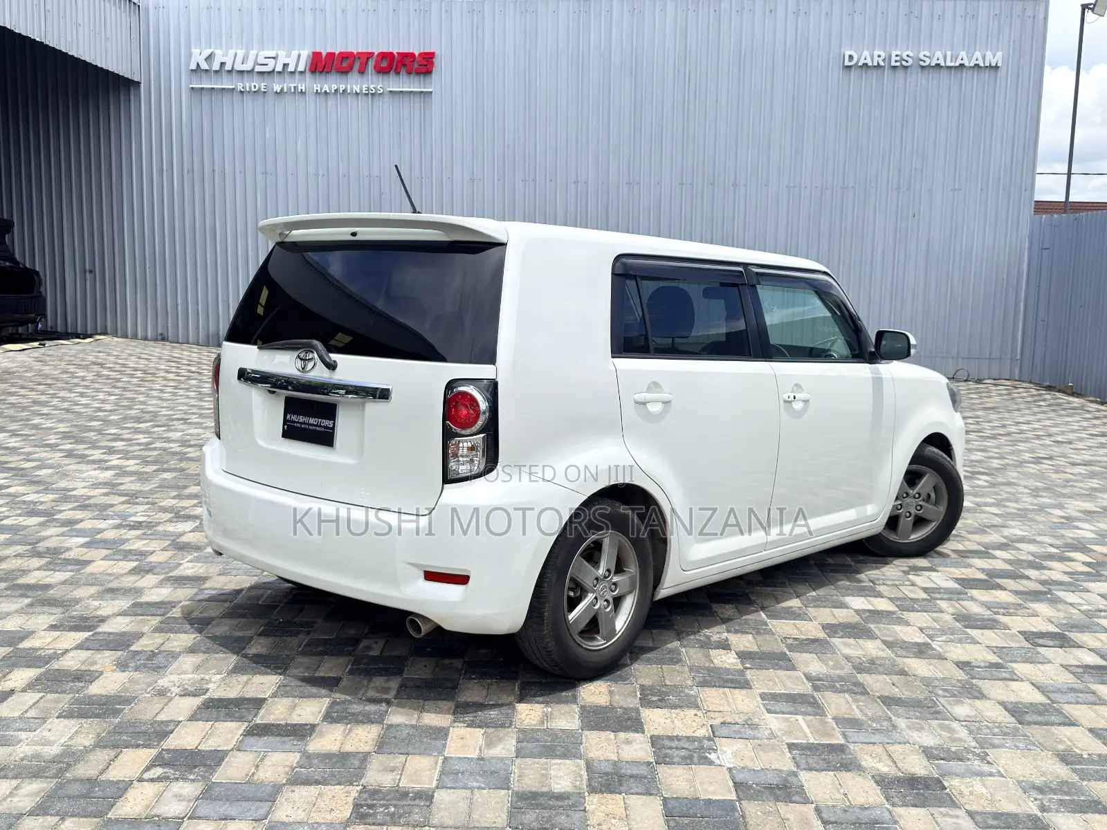 Toyota Corolla Rumion 2011 Pearl