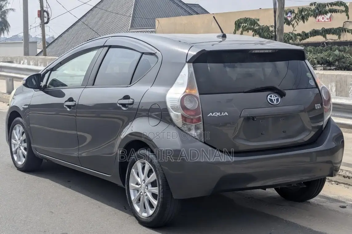Toyota Aqua 2012 Gray