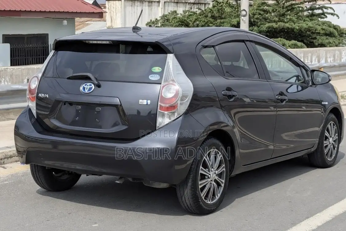 Toyota Aqua 2012 Gray