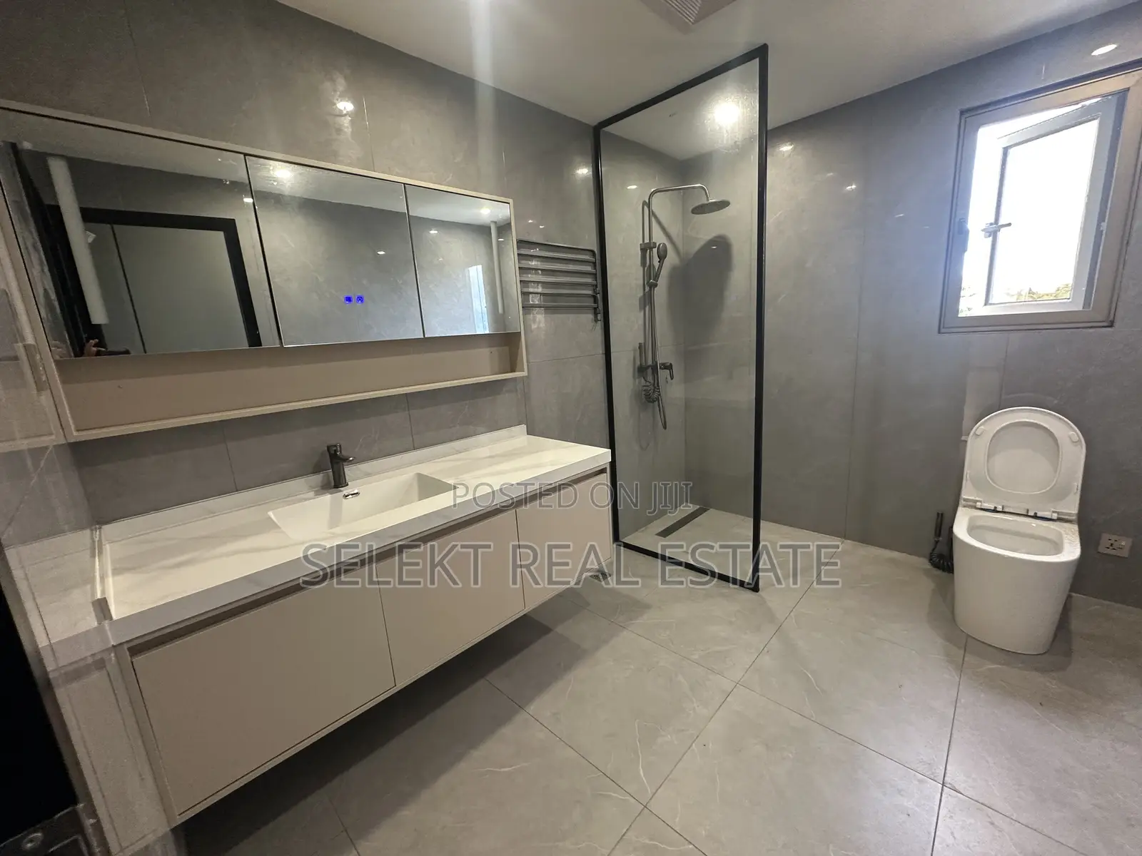 Furnished 3bdrm Apartment in Oyster Bay for sale