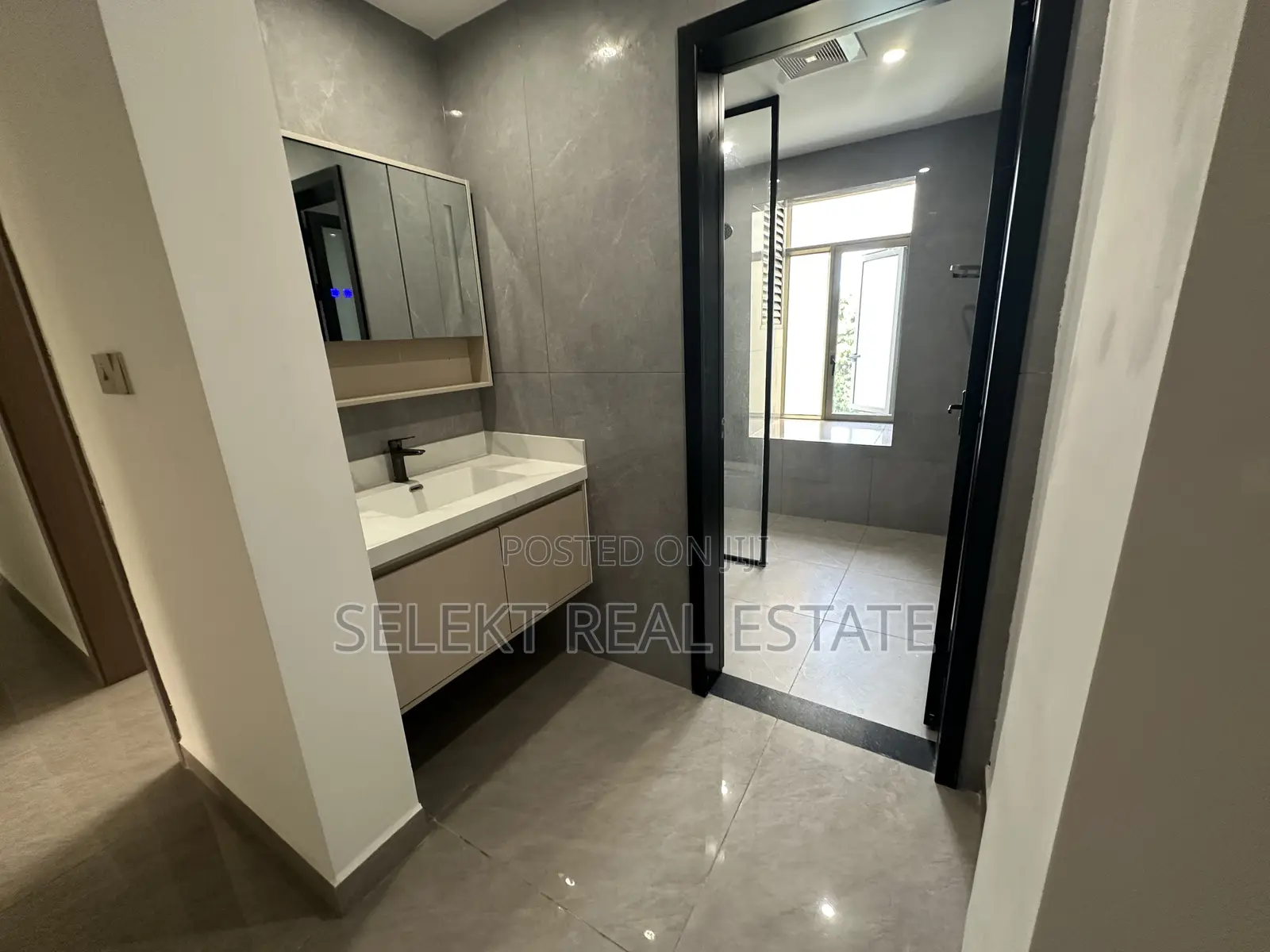 Furnished 3bdrm Apartment in Oyster Bay for sale