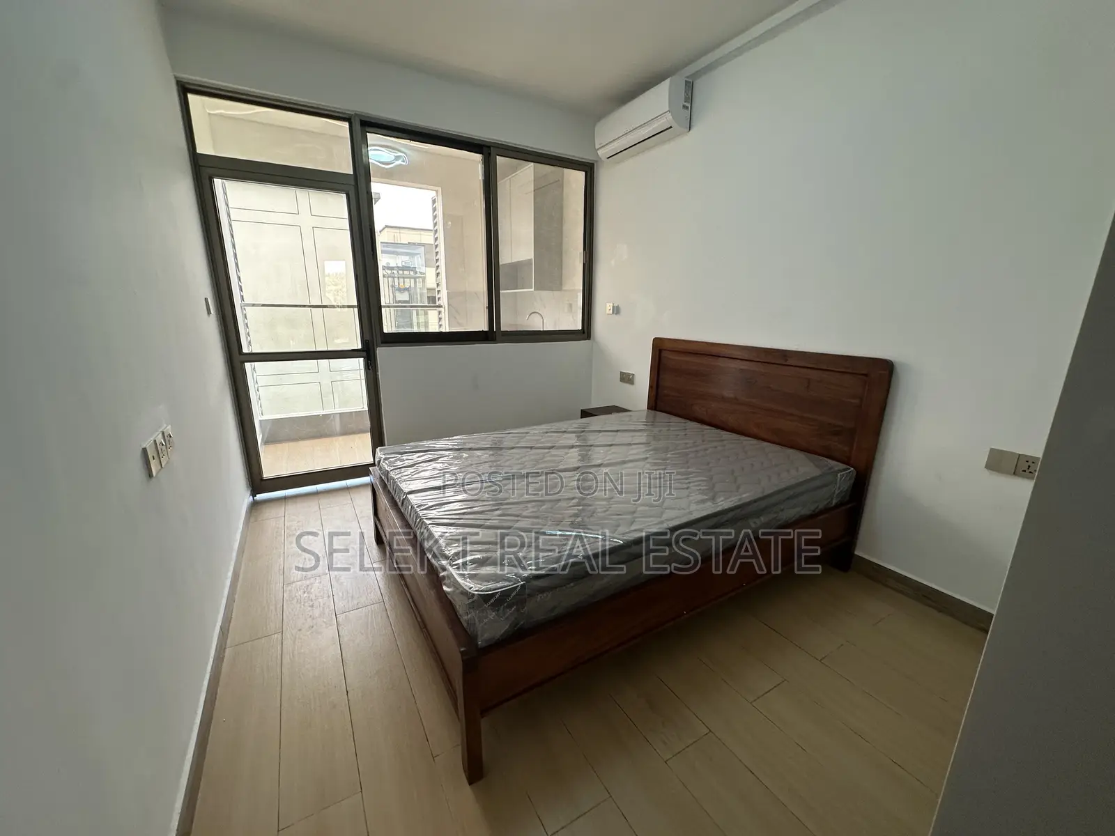 Furnished 3bdrm Apartment in Oyster Bay for sale