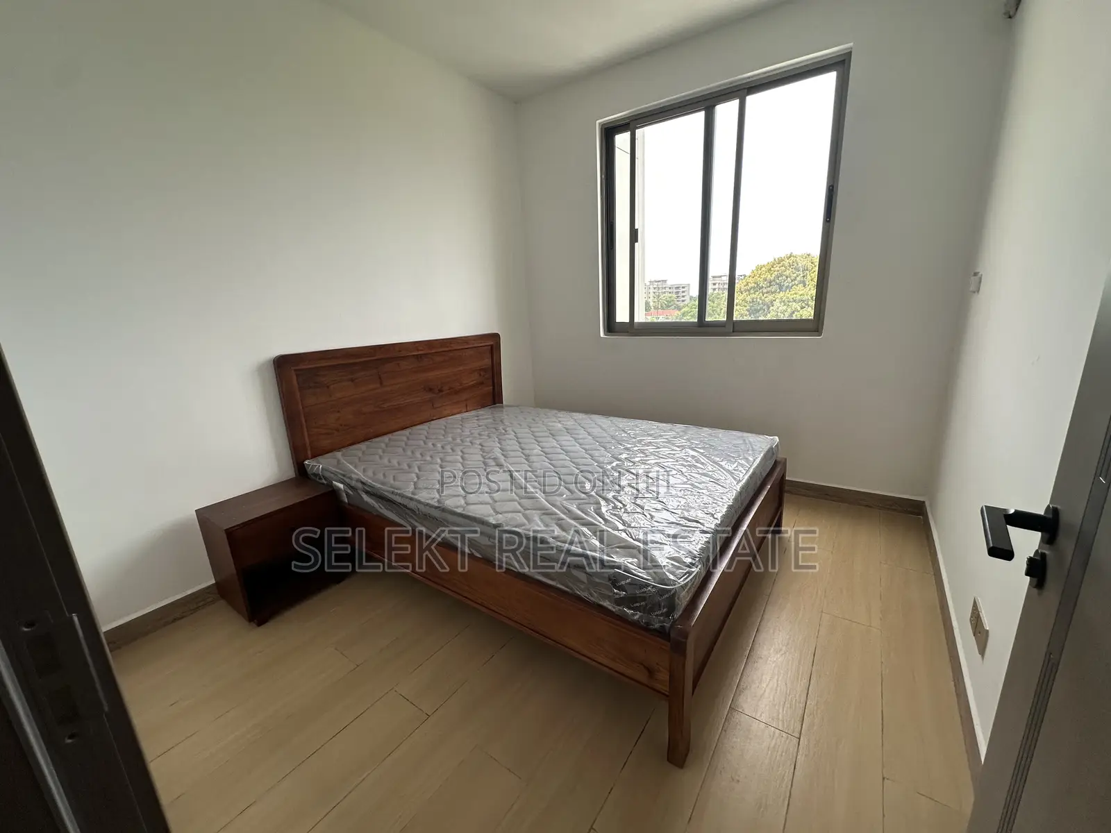 Furnished 3bdrm Apartment in Oyster Bay for sale