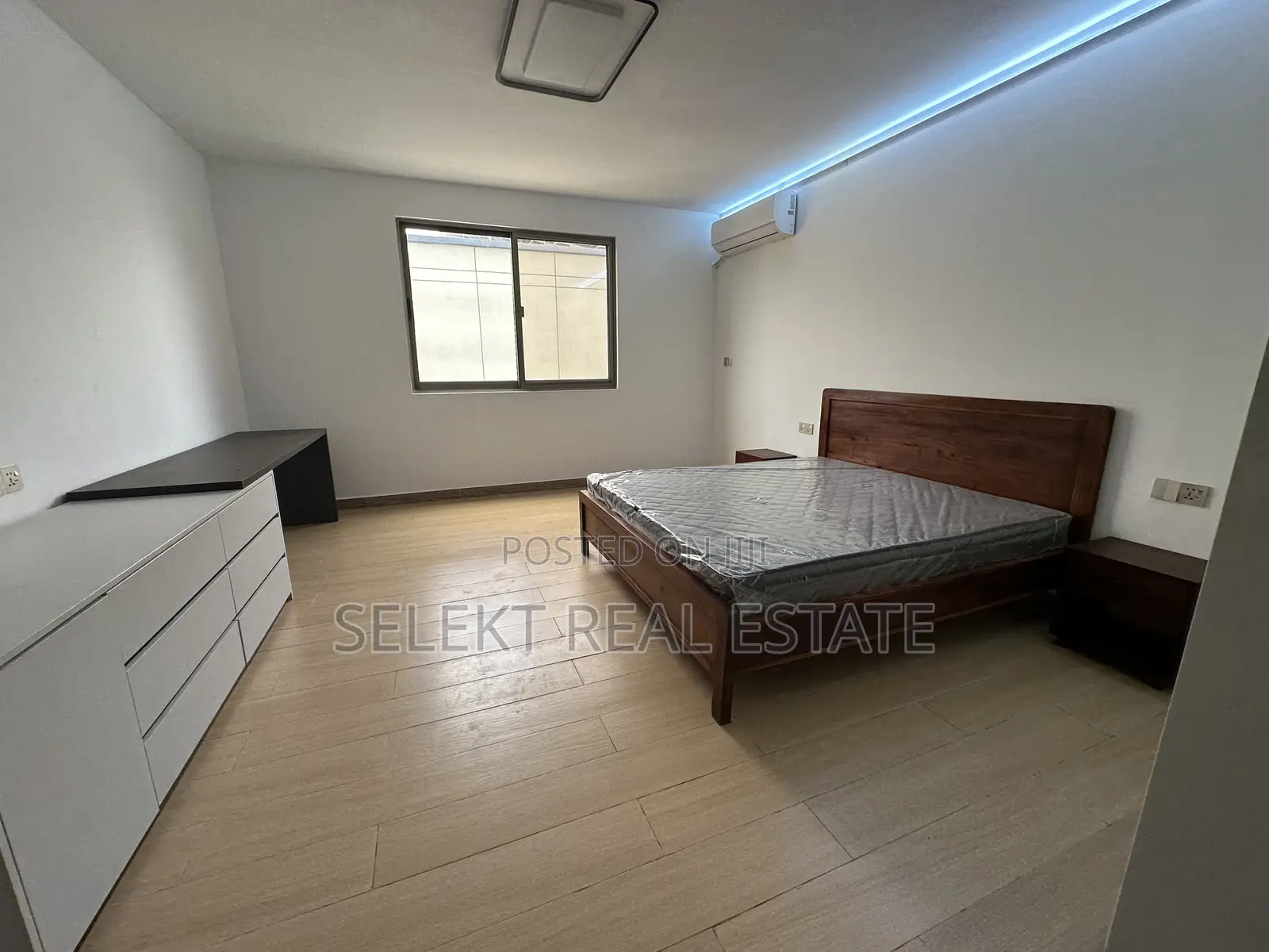 Furnished 3bdrm Apartment in Oyster Bay for sale