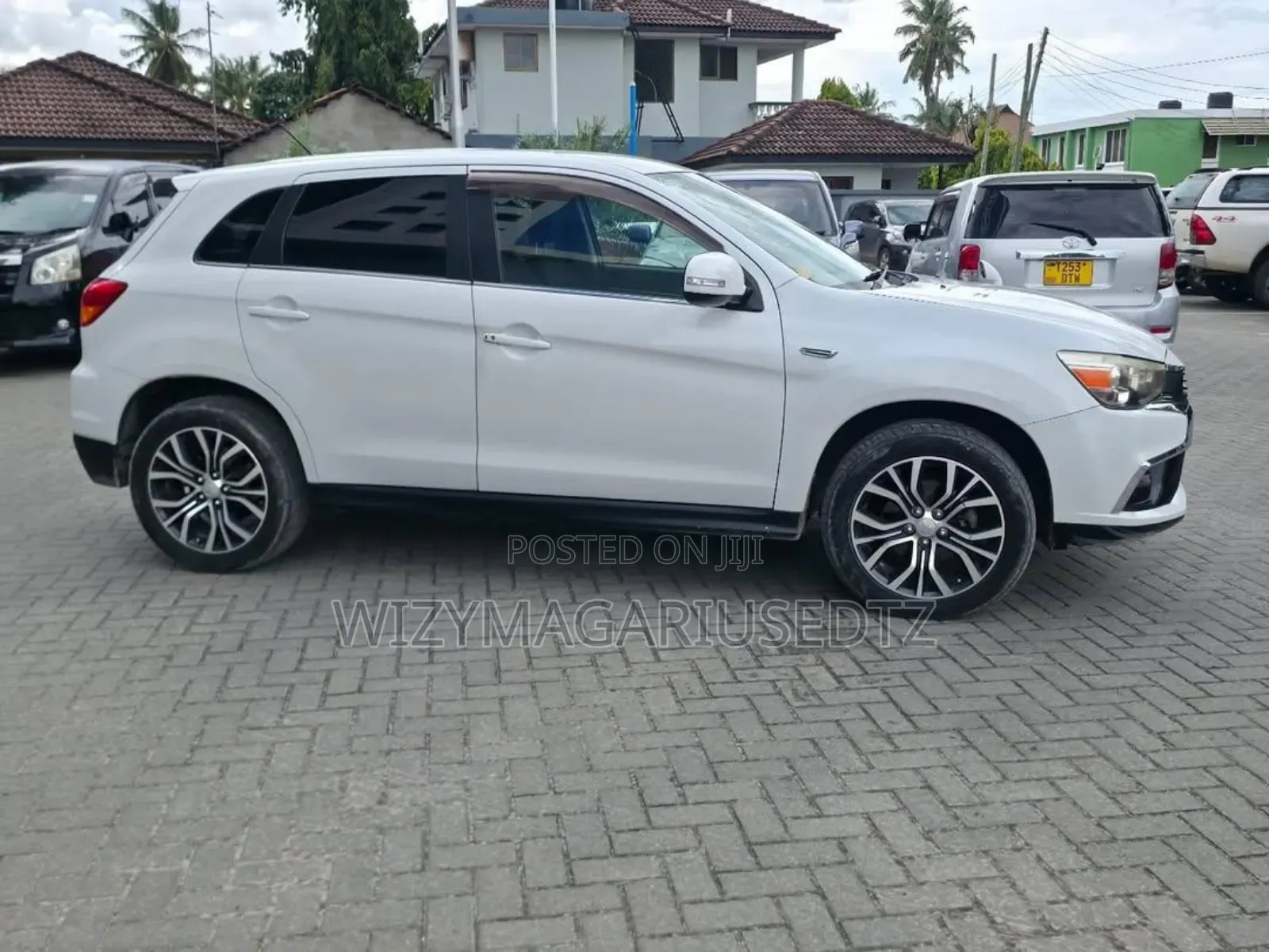 Mitsubishi RVR 2015 Off white