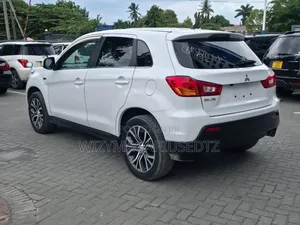 Mitsubishi RVR 2015 Off white