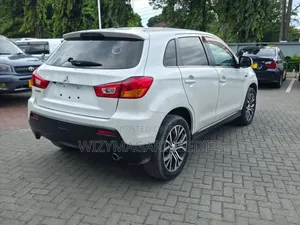 Mitsubishi RVR 2015 Off white