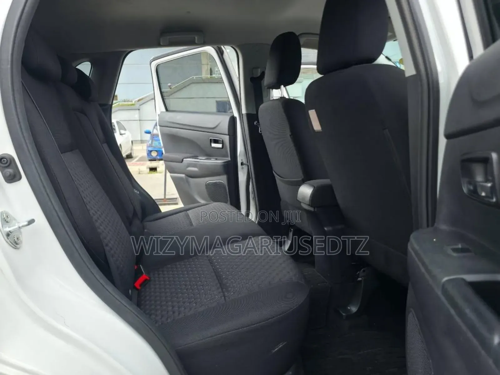 Mitsubishi RVR 2015 Off white