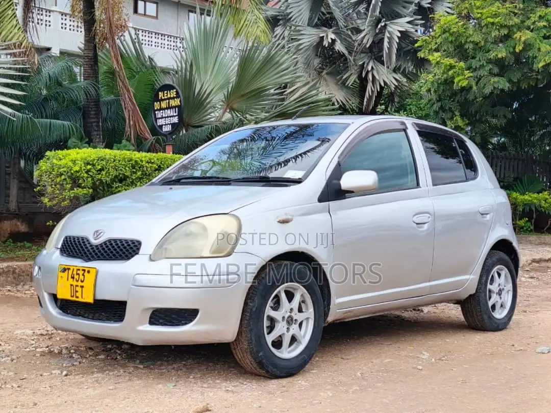 Toyota Vitz 2005 Silver