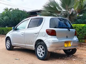 Toyota Vitz 2005 Silver