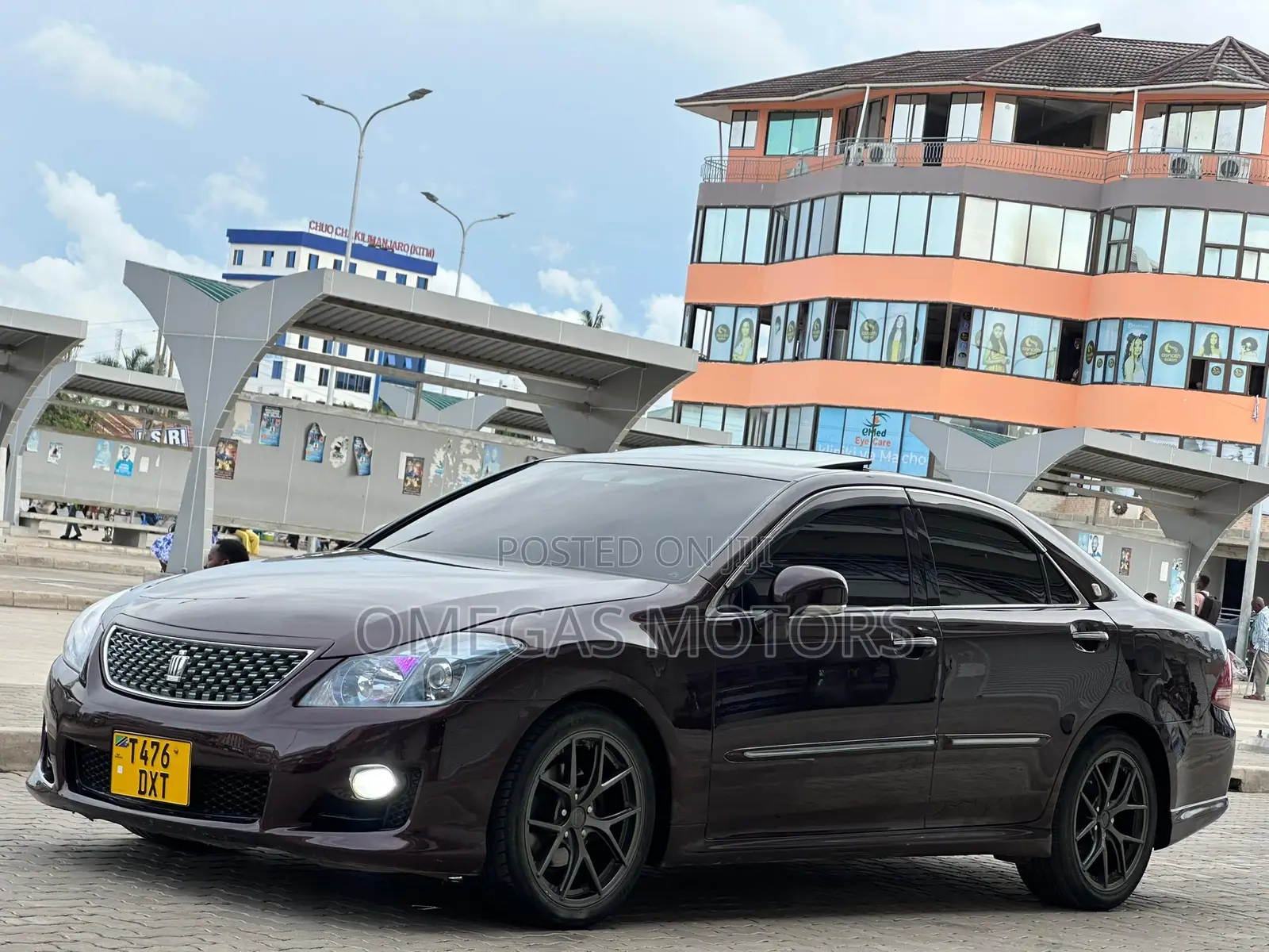 Toyota Crown 2009 Maroon