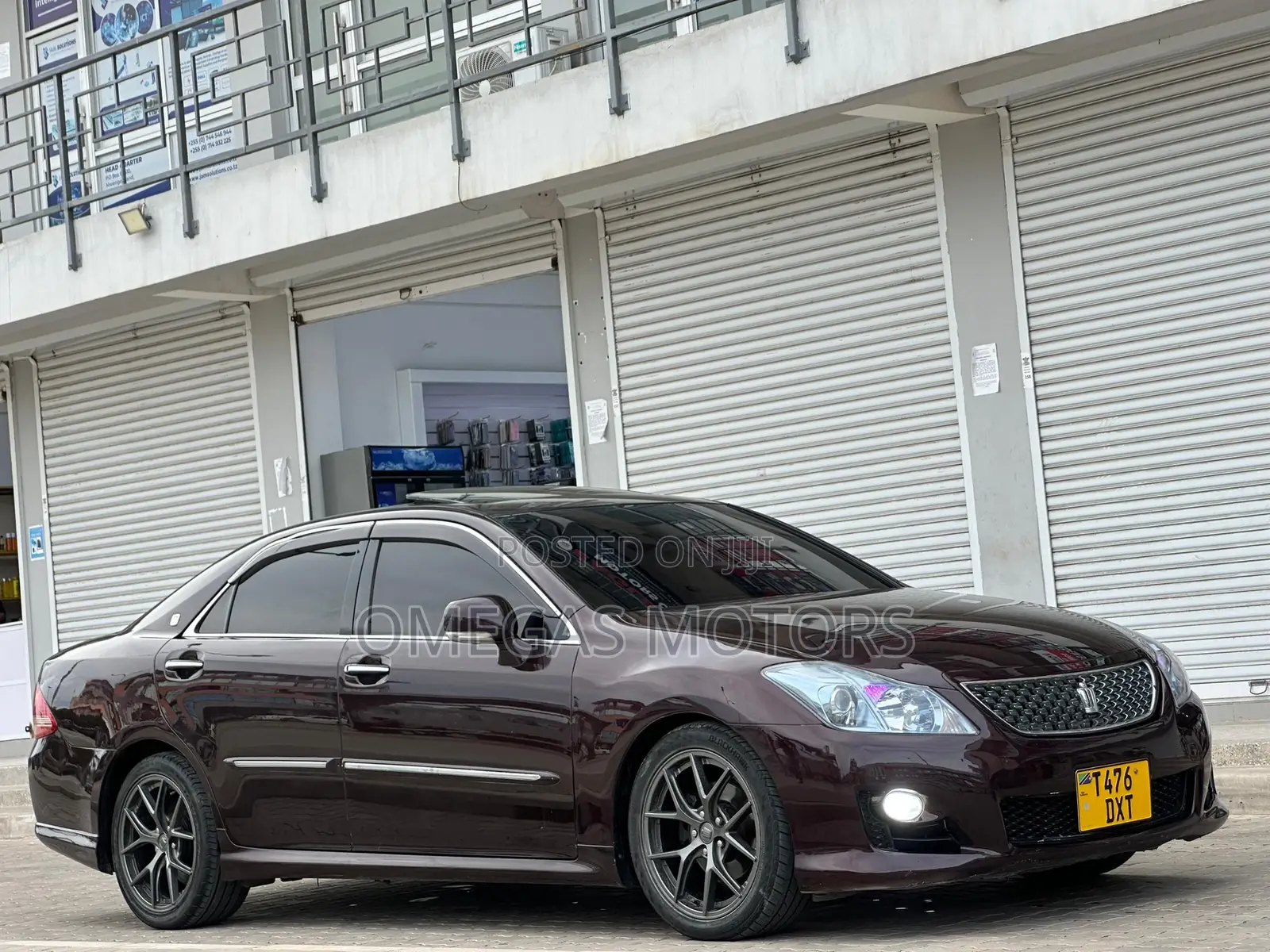 Toyota Crown 2009 Maroon