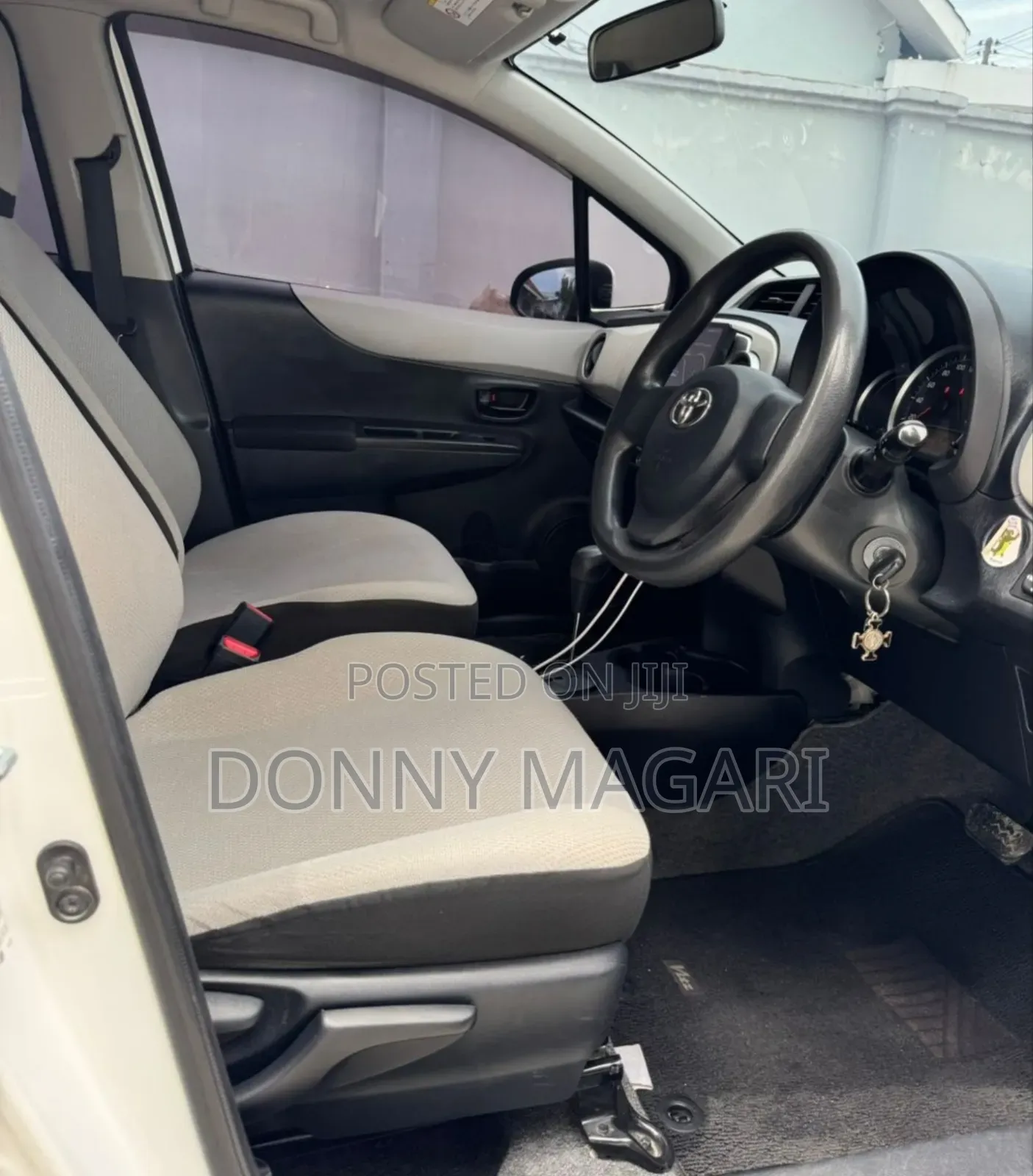 Toyota Vitz 2012 White