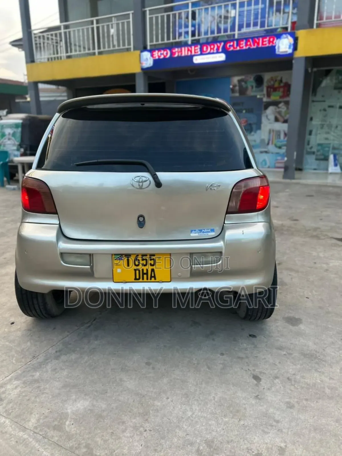 Toyota Vitz 2004 Silver