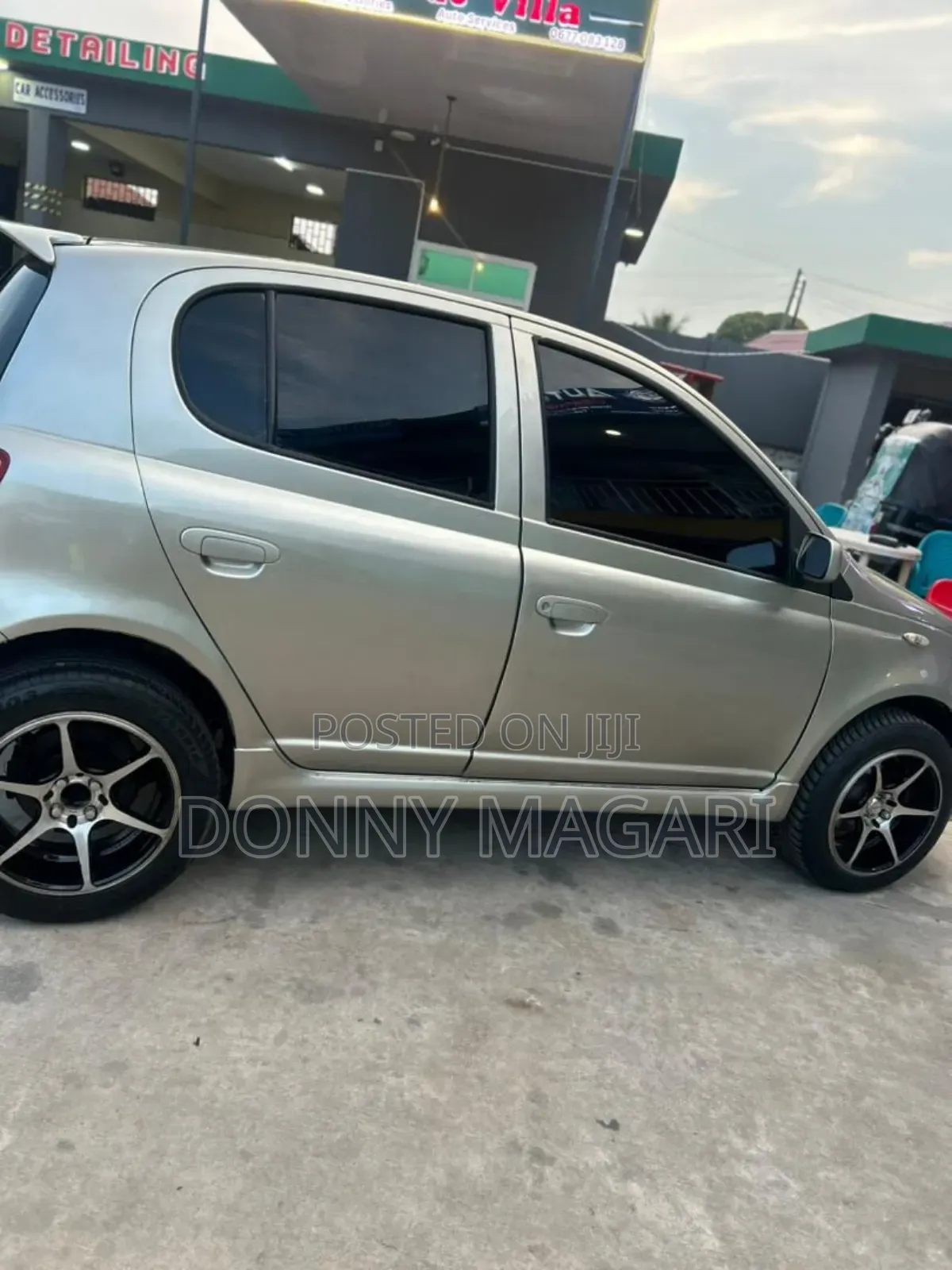 Toyota Vitz 2004 Silver