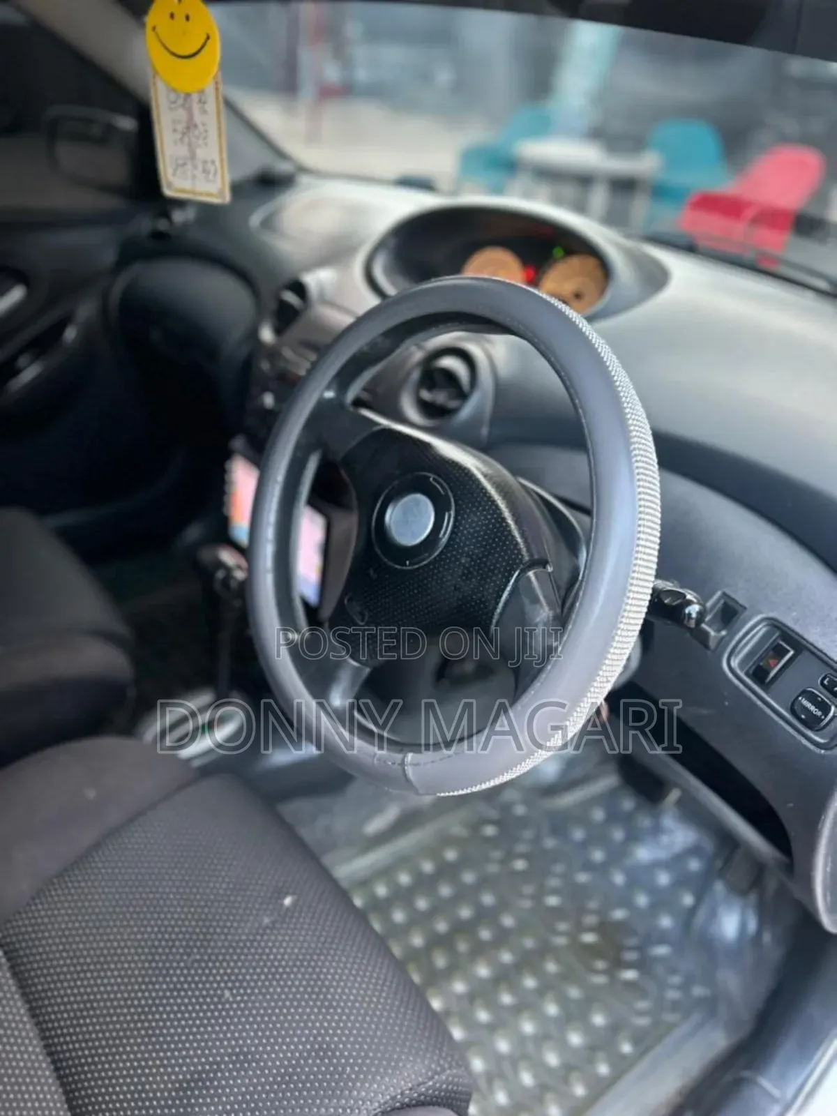 Toyota Vitz 2004 Silver