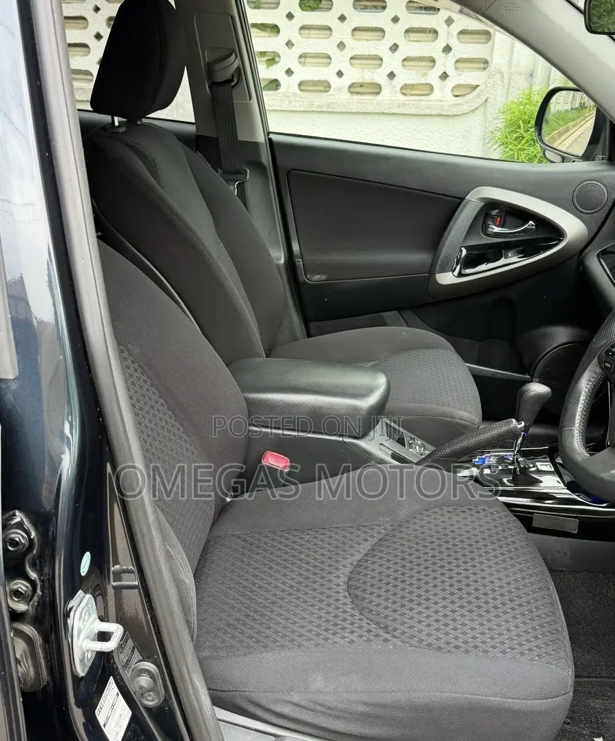 Toyota Vanguard 2011 Black