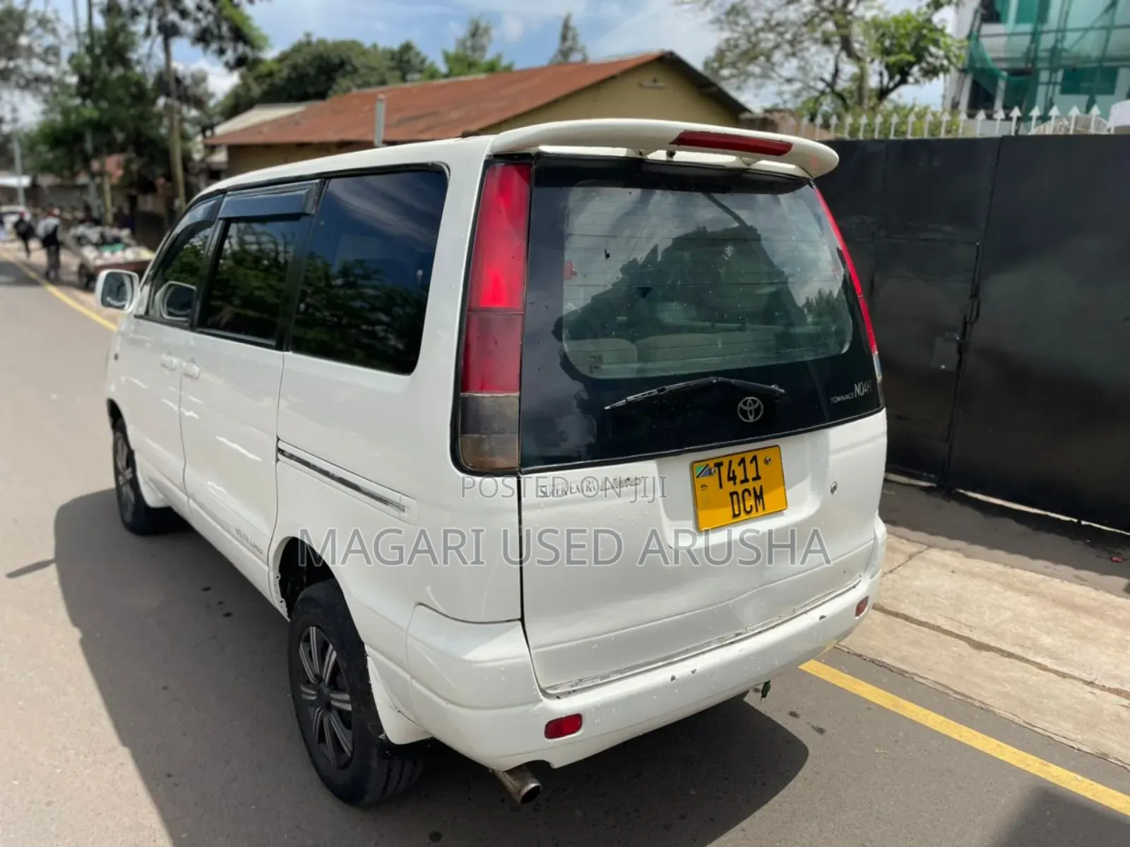 Toyota Noah 2001 White
