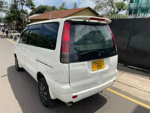 Toyota Noah 2001 White