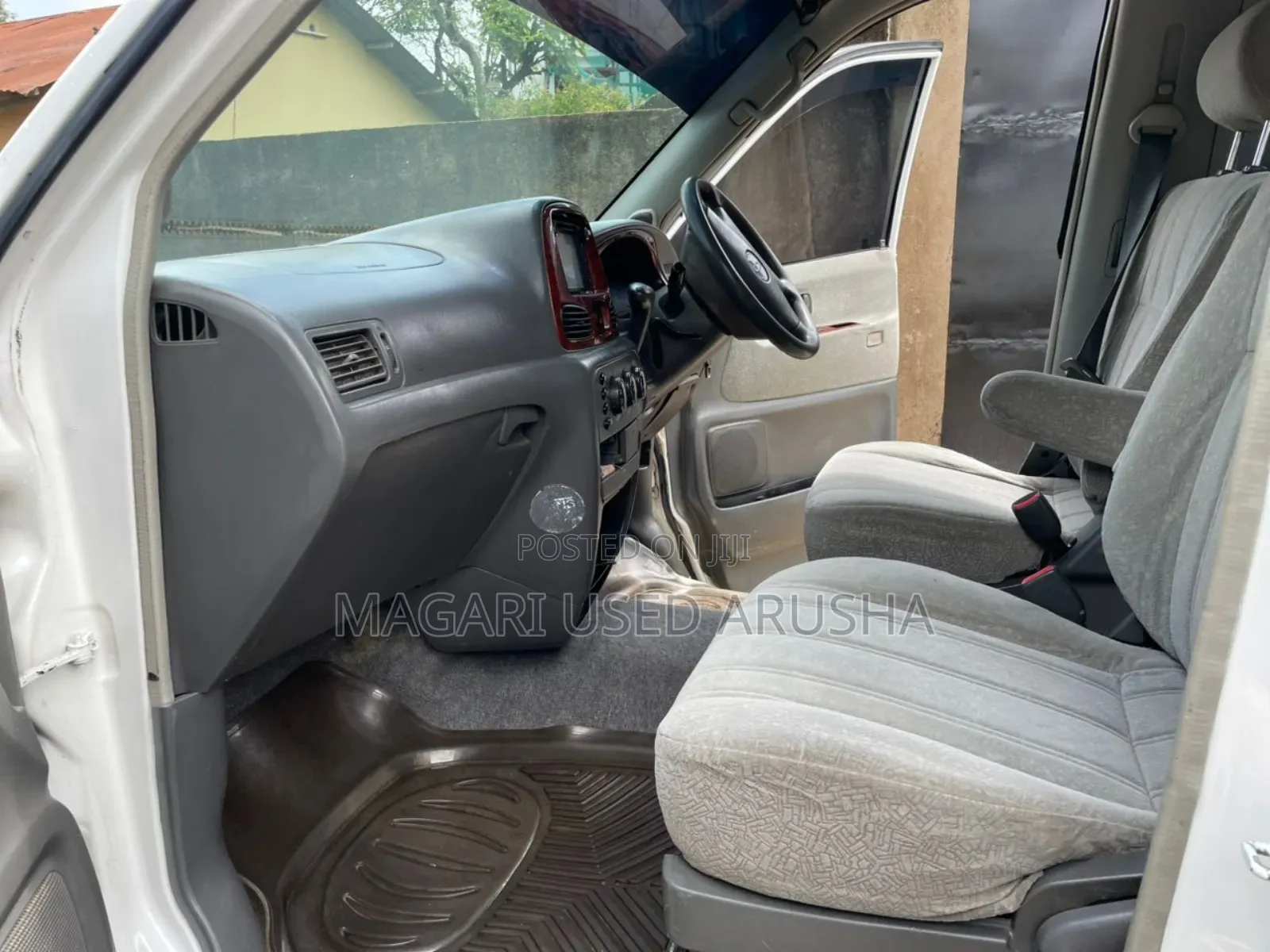 Toyota Noah 2001 White