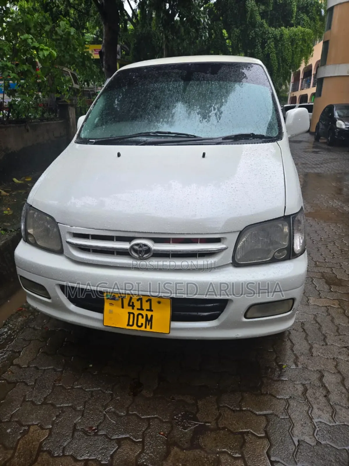 Toyota Noah 2001 White