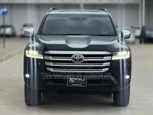Toyota Land Cruiser LC300 2024 Black