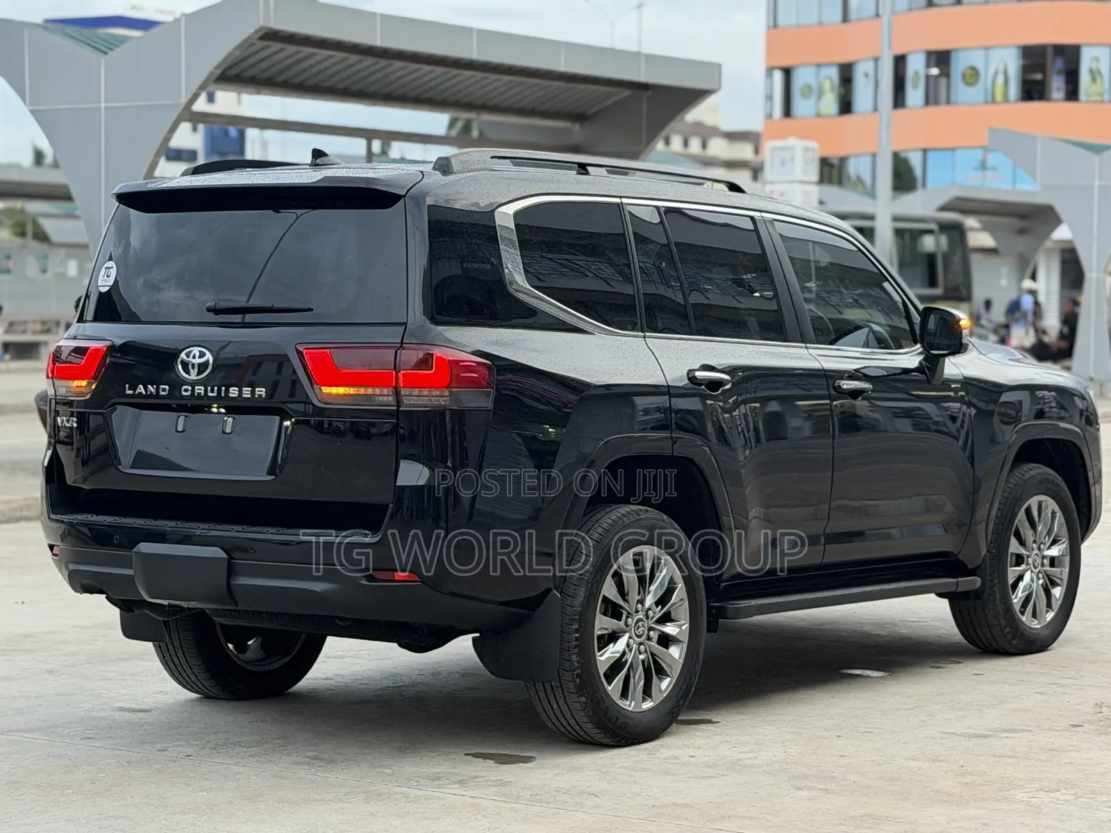 Toyota Land Cruiser LC300 2024 Black