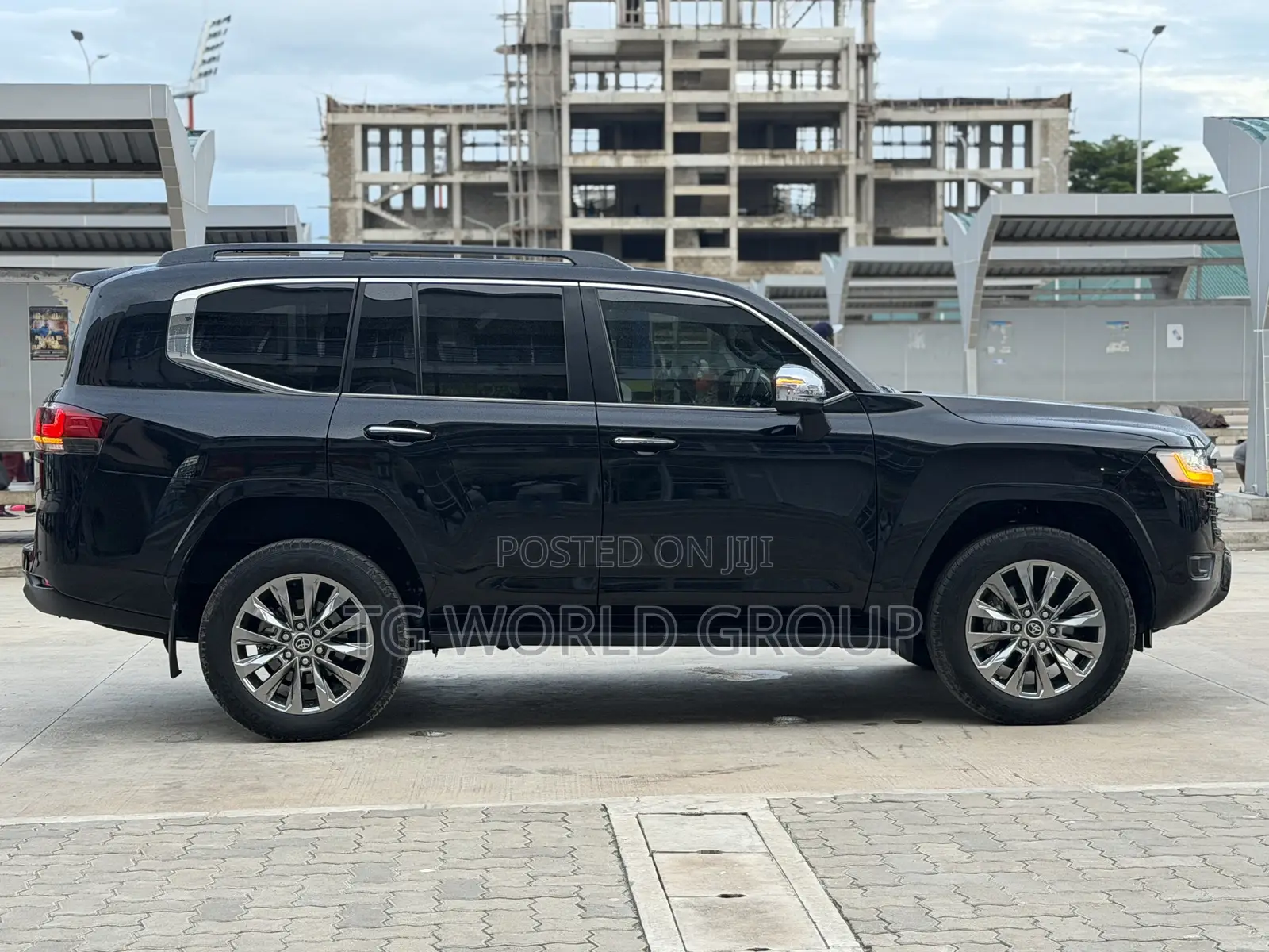 Toyota Land Cruiser LC300 2024 Black