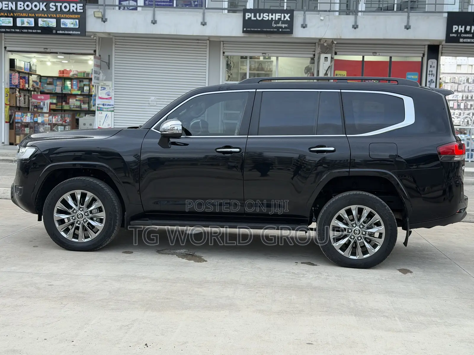 Toyota Land Cruiser LC300 2024 Black