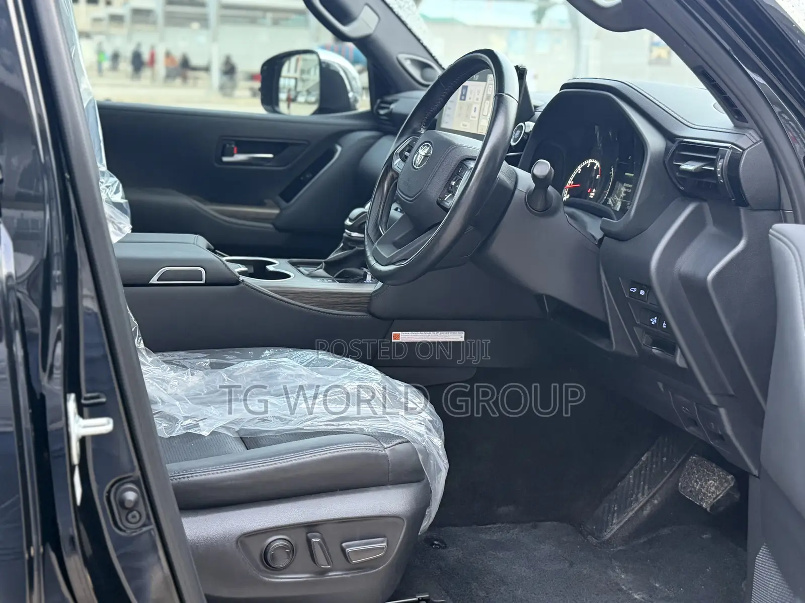 Toyota Land Cruiser LC300 2024 Black