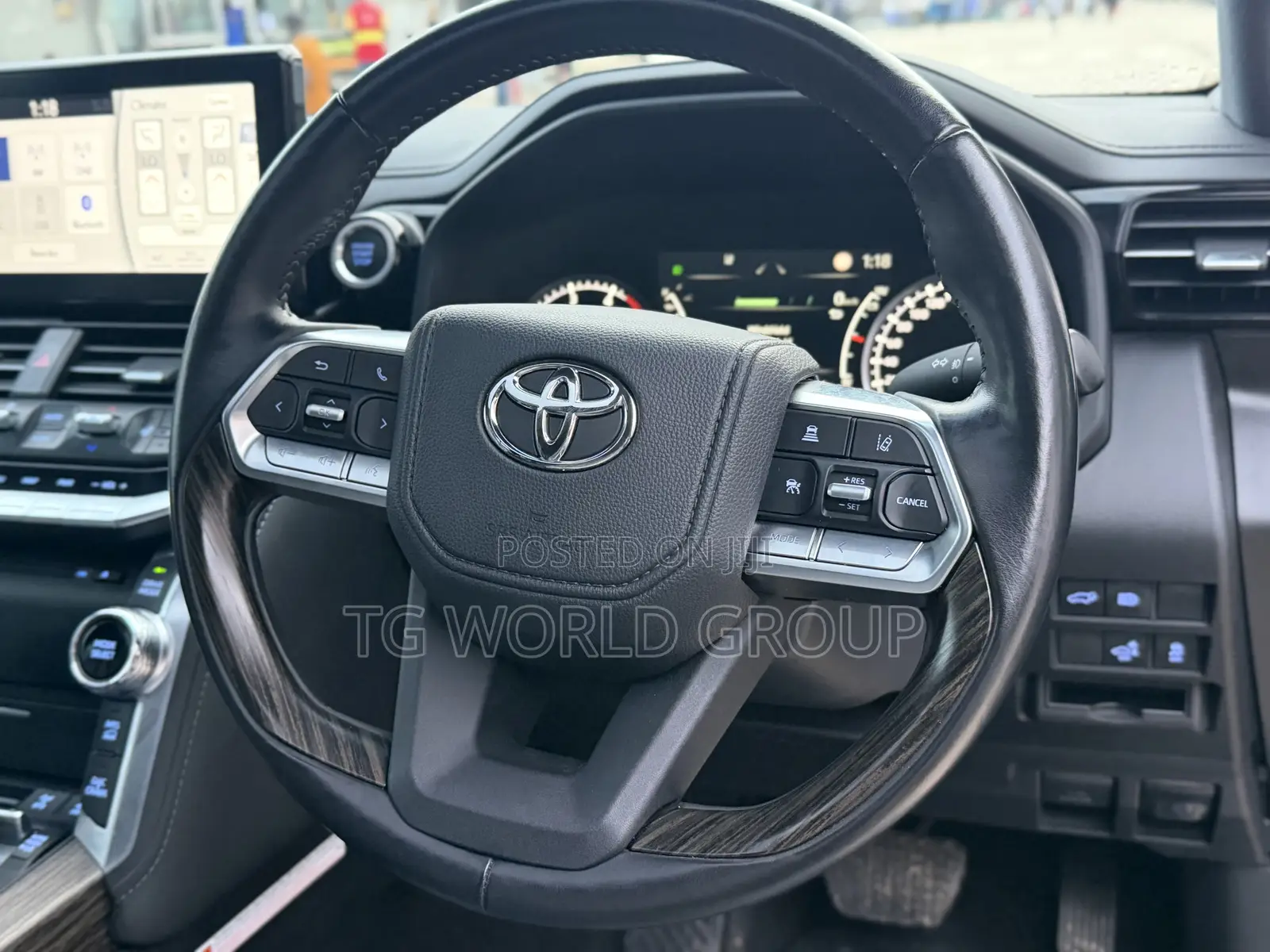 Toyota Land Cruiser LC300 2024 Black