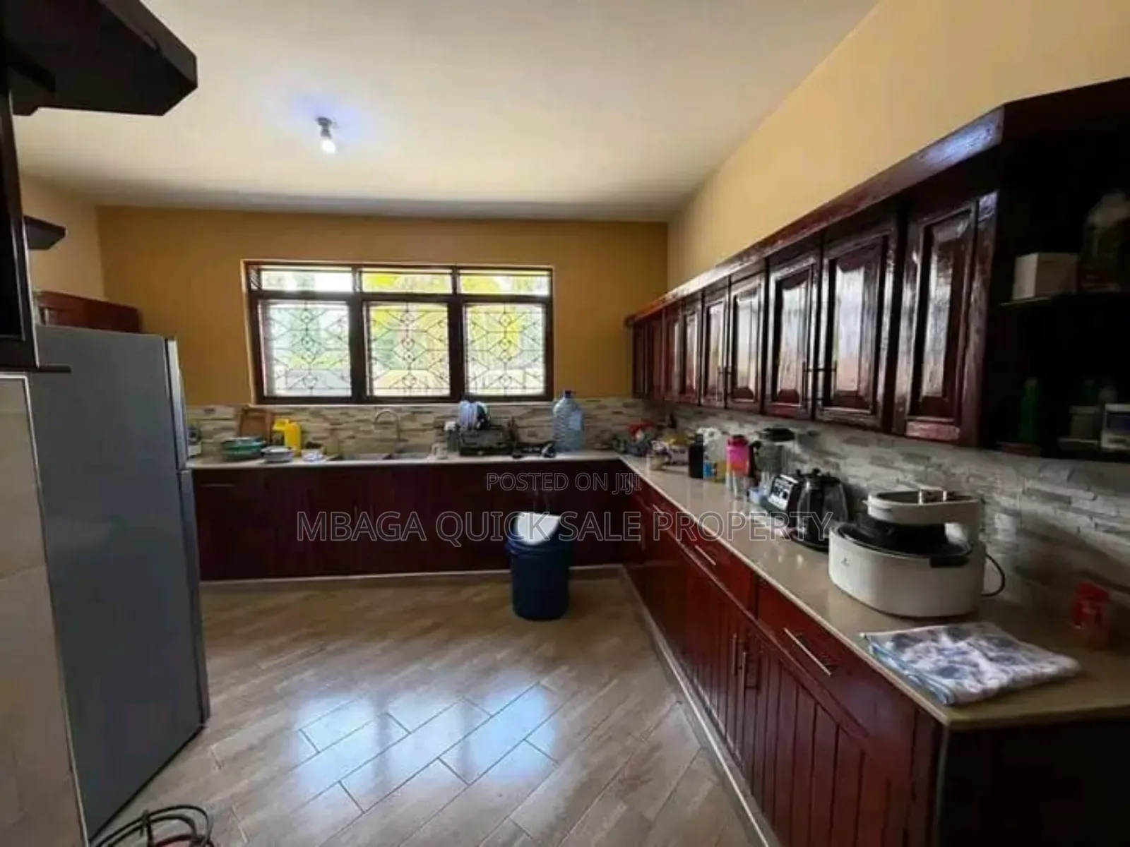 14bdrm House in Mikocheni for rent