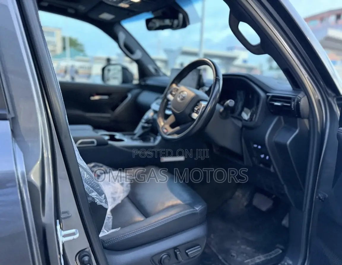 Toyota Land Cruiser 2024 Black
