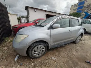 Toyota IST 2005 Silver
