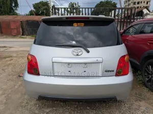 Toyota IST 2005 Silver