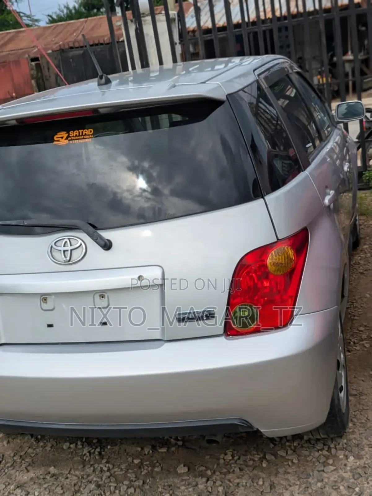 Toyota IST 2005 Silver