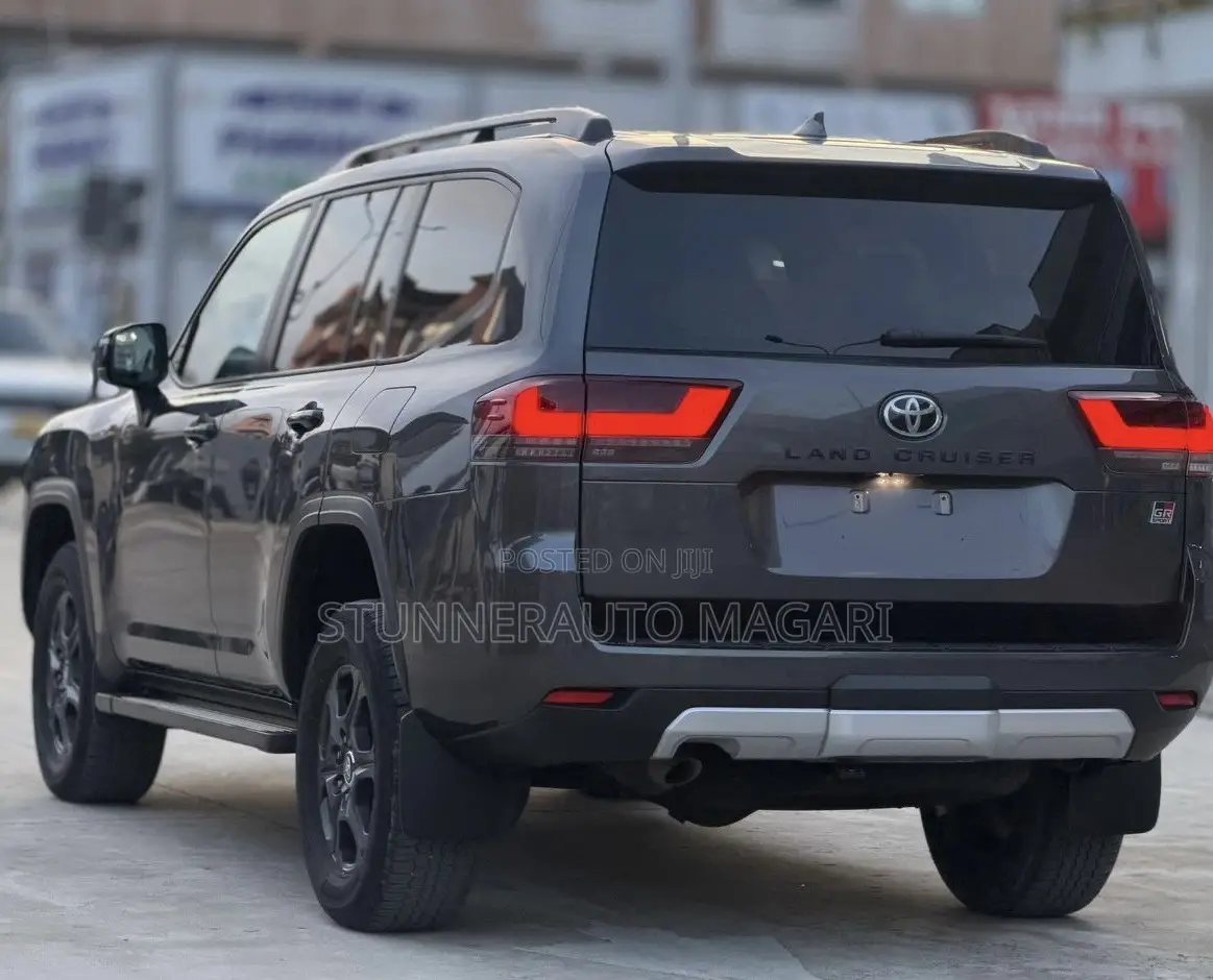 Toyota Land Cruiser 2024 Gray