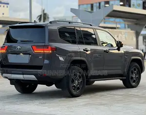 Toyota Land Cruiser 2024 Gray