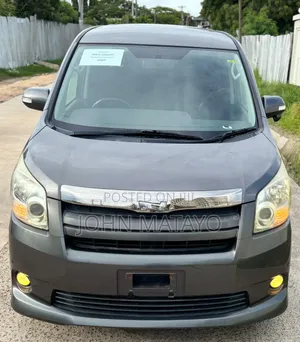 Toyota Noah 2007 Gray