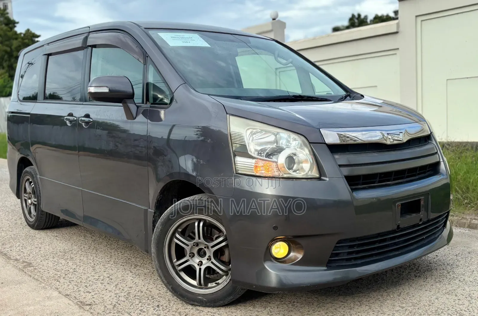 Toyota Noah 2007 Gray