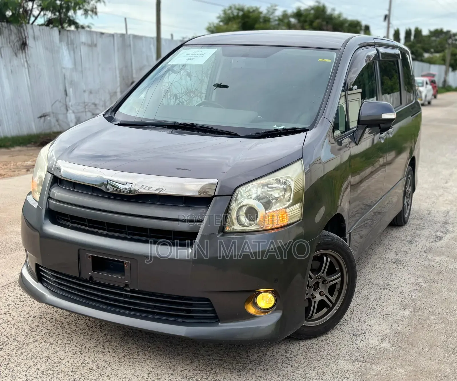 Toyota Noah 2007 Gray