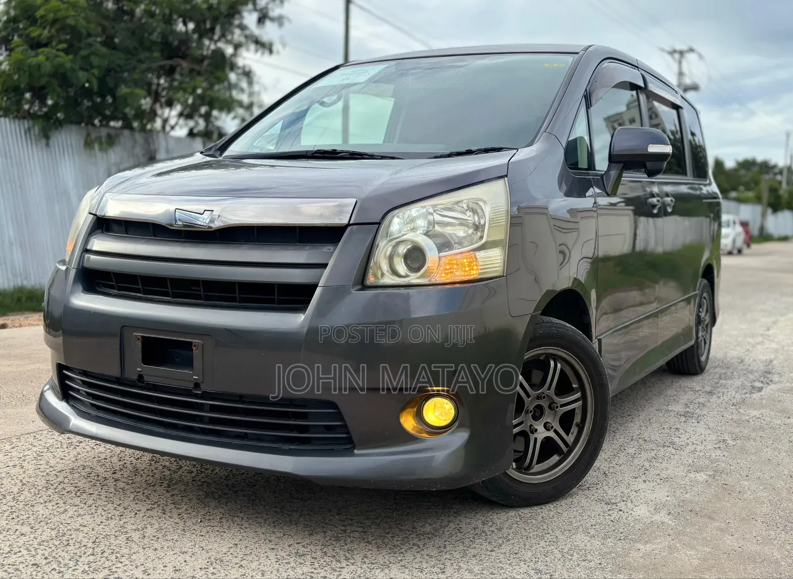 Toyota Noah 2007 Gray