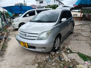 Toyota IST 2004 Silver