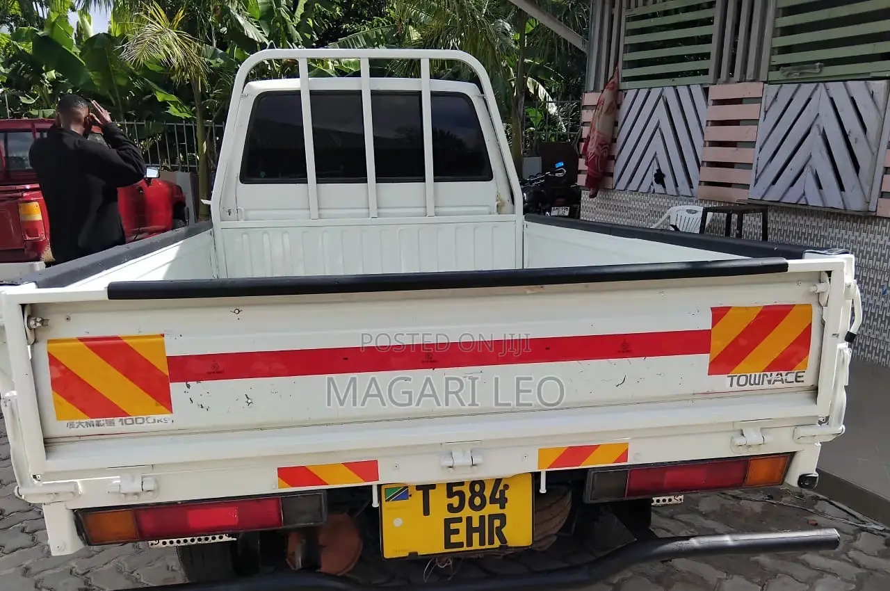 Toyota TownAce 2003 White